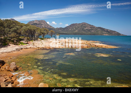 Les roches, Coles Bay, et les dangers, parc national de Freycinet, la péninsule de Freycinet, l'Est de la Tasmanie, Australie Banque D'Images