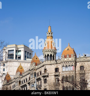 Cas Antoni Gaudi par bâtiment Rocamora sur le toit - architecture à Barcelone - Plaça de Catalunya Banque D'Images