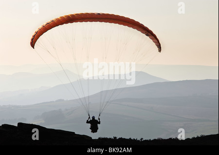 Navigué sur parapente rouge Stanage edge Banque D'Images