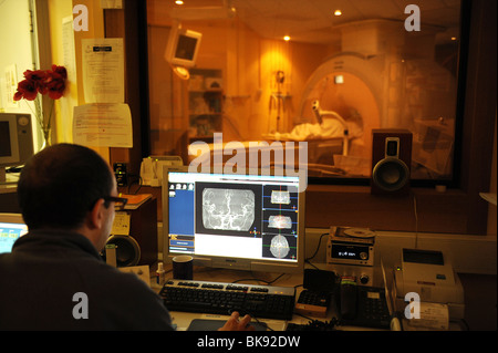 Lyon (69) : l'Hôpital Neurologique Pierre Wertheimer, neurochirurgie et Banque D'Images