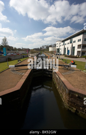 Hannas verrou sur la lagan écluses restaurées dans le cadre de l'île de lagan valley et du centre des congrès de la ville de Lisburn Banque D'Images