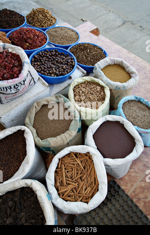 Les épices dans un magasin d'épices à Kumily, Kerala, Inde. Banque D'Images