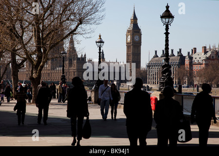 Les chambres du Parlement à Westminster, vu de la rive sud. Londres Banque D'Images
