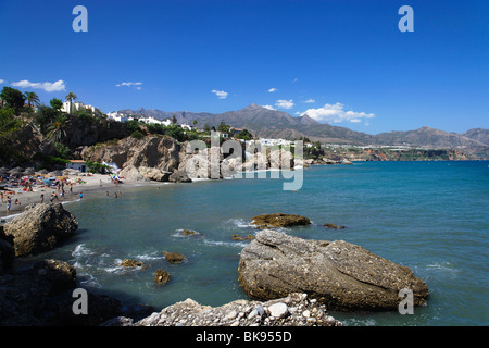 Vue sur la plage de Calahonda, Nerja, Andalousie, Espagne Banque D'Images