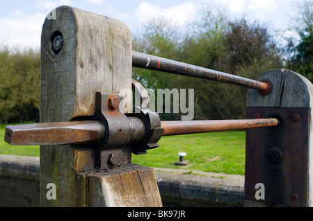 Un détail montrant l'écluse du cliquet de blocage du Pigeon dans le canal d'Oxford Tackley sur, Banque D'Images