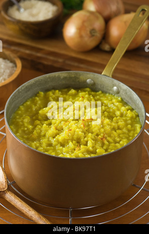 Risotto au safran risotto alla Milanese Italie Food Banque D'Images