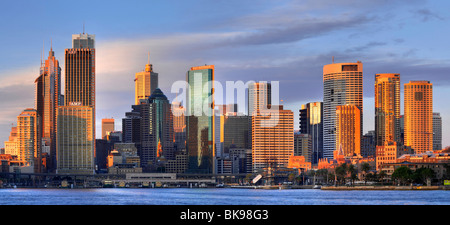 Panorama de Sydney Cove au lever du soleil, Circular Quay, port, Sydney skyline, Central Business District, Sydney, Nouvelle-Galles du Sud, au Banque D'Images