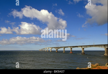 Le pont enjambant le passage Abegweit du détroit de Northumberland Banque D'Images