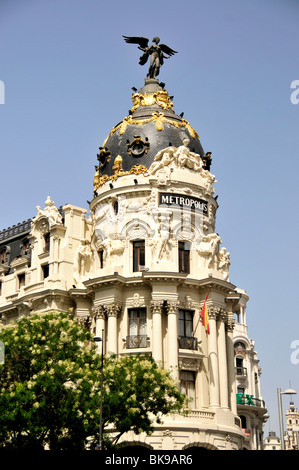 Bâtiment Metropolis, 1910, Edificio Metrópolis, sur la Gran Vía, avec sa monumentale statue Ange, Madrid, Espagne, Penins ibérique Banque D'Images
