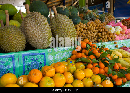 Stand de fruits sur la plage de Lamai, l'île de Ko Samui, Thaïlande, Asie Banque D'Images