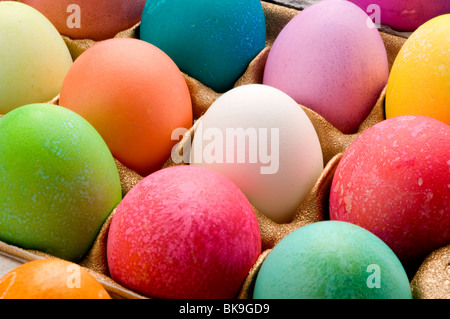 Oeufs de Pâques oeufs colorés Banque D'Images