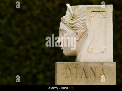 Un buste de pierre sur un socle à la déesse Diane, la déesse romaine de la guérison, les femmes et l'accouchement. Banque D'Images