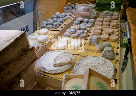 Petite entreprise, fromagerie française, achats biologiques, exposition alimentaire, Paris, France, fromagerie Paris Banque D'Images