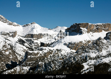 Falaise au-dessus de la Vallunga Langental Selva Dolomites Italie Banque D'Images