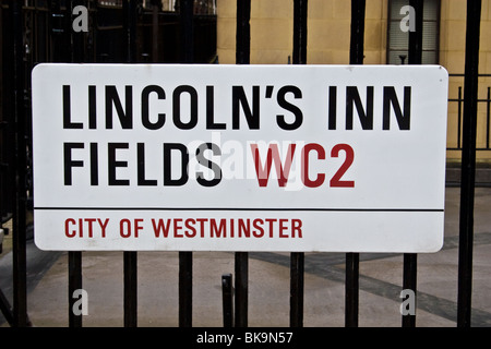 Plaque de rue, Lincoln's Inn Fields, Westminster, London, UK Banque D'Images