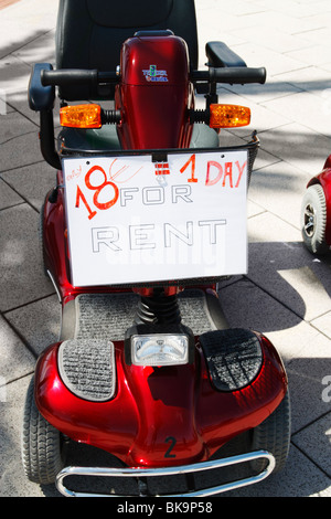 Location de scooters Mobilty près de bateau de croisière dans Las Palmas de Gran Canaria Banque D'Images