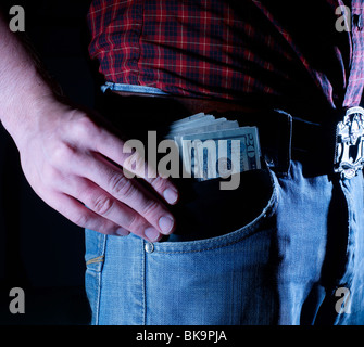 US $ dans un portefeuille en poche de jean mans Banque D'Images