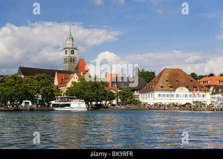 Vue sur le lac de Constance à Uberlingen avec Saint Nicholas church, Baden-Wurttemberg, Allemagne Banque D'Images