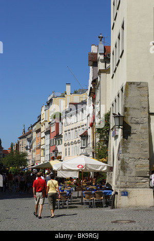 Se promener le long de la rue Maximilien, Lindau, Bavière, Allemagne Banque D'Images