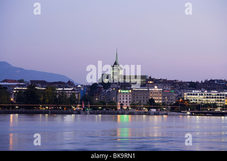 Cathédrale Saint-Pierre dans la soirée, Genève, Canton de Genève, Suisse Banque D'Images