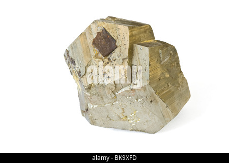 La pyrite minéral isolé sur fond blanc Banque D'Images