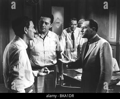 Douze hommes en colère (1957) (de G à D) JACK KLUGMAN, EDWARD BINNS, Henry Fonda, p. ex. TAM MARSHALL 009P Banque D'Images