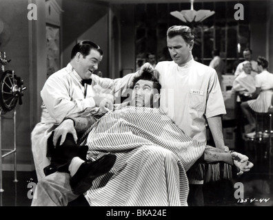 ABBOTT ET COSTELLO À HOLLYWOOD (1945) LOU COSTELLO, BUD ABBOTT, COUPE DE COIFFURE ACIH 001P Banque D'Images