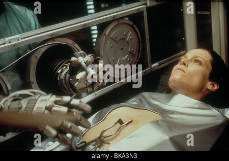 ALIEN : RESURRECTION (1997), Sigourney Weaver ALRN 028 Banque D'Images