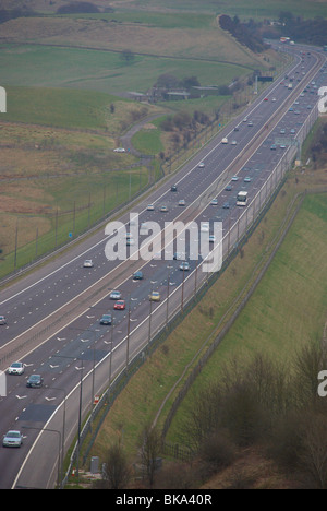 L'autoroute M62 coupant à travers les Pennines (entre Huddersfield et Manchester). Banque D'Images