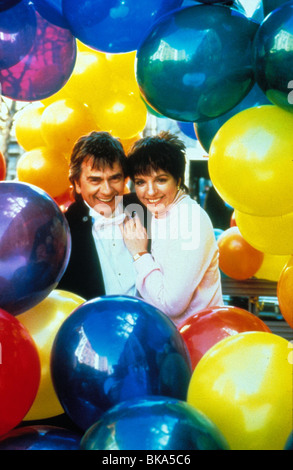 ARTHUR 2 : ON THE ROCKS (1988) DUDLEY MOORE, Liza Minnelli AR2 016 Banque D'Images