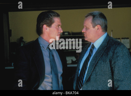 BASIC INSTINCT (1992) MICHAEL DOUGLAS, GEORGE DZUNDZA BSI 011 Banque D'Images