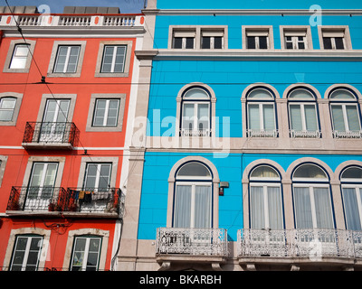 Bâtiments colorés sur la Rua Dom Pedro V, Lisbonne, Portugal Banque D'Images