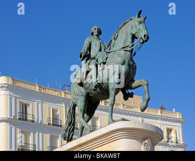 Madrid, Espagne. La Puerta del Sol. Statue équestre de Charles III Banque D'Images