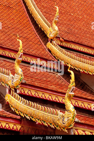 Détail du toit au Wat Chetawan temple bouddhiste de Chiang Mai, Thaïlande. Banque D'Images