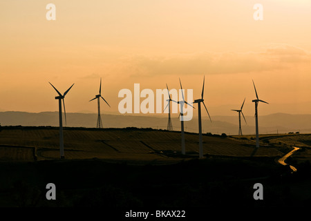 Ferme éolienne, éoliennes à Foggia, Pouilles, Italie du Sud, de l'Europe Banque D'Images