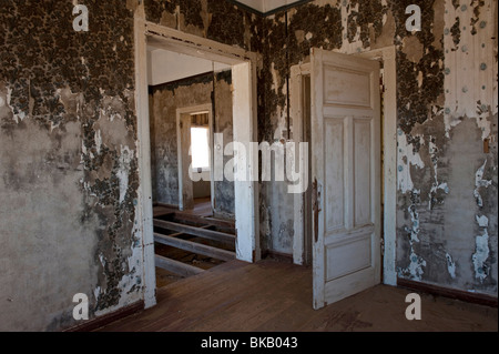 À l'intérieur de l'Buchhalters, Livre Keeper ou agréés House, Kolmanskop Ghost Town près de Lüderitz, Namibie Banque D'Images