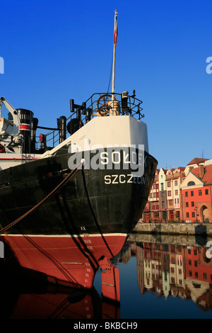 SS Soldek ancrés sur la rivière Motlawa à Gdansk, Pologne Banque D'Images