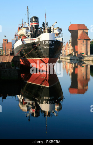 SS Soldek ancrés sur la rivière Motlawa à Gdansk, Pologne Banque D'Images