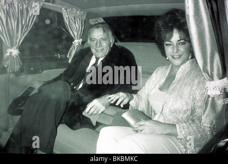 ELIZABETH TAYLOR PORTRAIT AVEC RICHARD BURTON (50E ANNIVERSAIRE DE SON EZT) GN 096 Banque D'Images