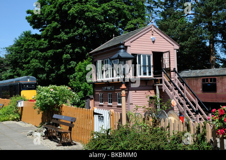 La vieille boîte de signal rustique à Arley Gare, Shropshire, Angleterre Banque D'Images