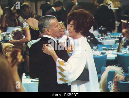 TOWERING INFERNO (1974) Fred Astaire, JENNIFER JONES TWIF FOH 024 Banque D'Images