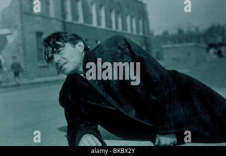 ODD MAN OUT (1946) GUERRE DES GANGS JAMES MASON ODMN 006 Banque D'Images