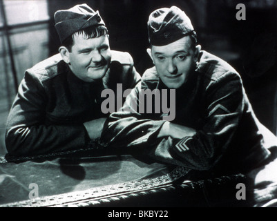 PACK UP vos ennuis (1939) OLIVER HARDY, Stan Laurel PUYT 009 Banque D'Images