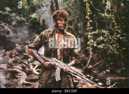 PLATOON -1986 Charlie Sheen Banque D'Images