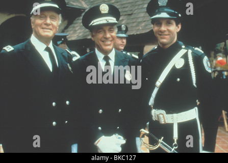 POLICE ACADEMY (1985) GEORGE GAYNES, HOWARD HESSEMAN, STEVE GUTTENBERG PA2 005 Banque D'Images