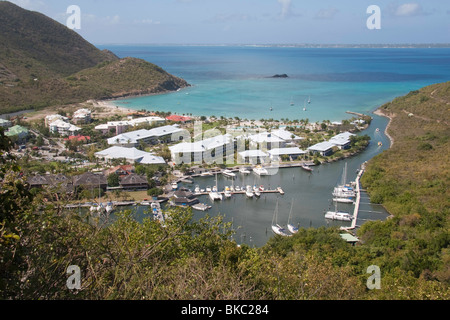 Une vue de l'Anse Marcel, Saint-Martin, du haut d'une colline à proximité Banque D'Images