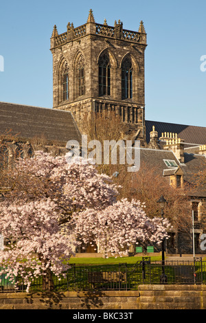Paisley Abbey, une cité médiévale (commencé au 12ème siècle) l'abbaye de Cluny, maintenant une église Eglise d'Ecosse à Paisley, Renfrewshire Banque D'Images