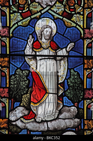 Un vitrail représentant l'Ascension de Jésus Christ, l'église St Mary vierge, Tysoe, Warwickshire Banque D'Images