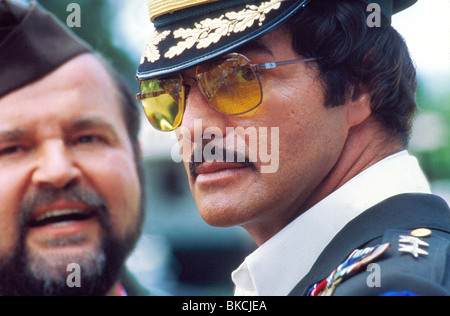 CANNONBALL RUN II (1984) CANNONBALL RUN 2 (ALT) DOM DELUISE, Burt Reynolds CBR2 002 Banque D'Images