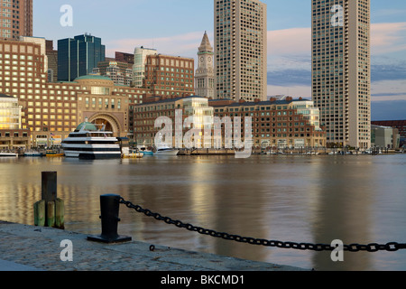 États-unis, Massachusetts, Boston, ville et port intérieur y compris Rowes Wharf at dawn Banque D'Images